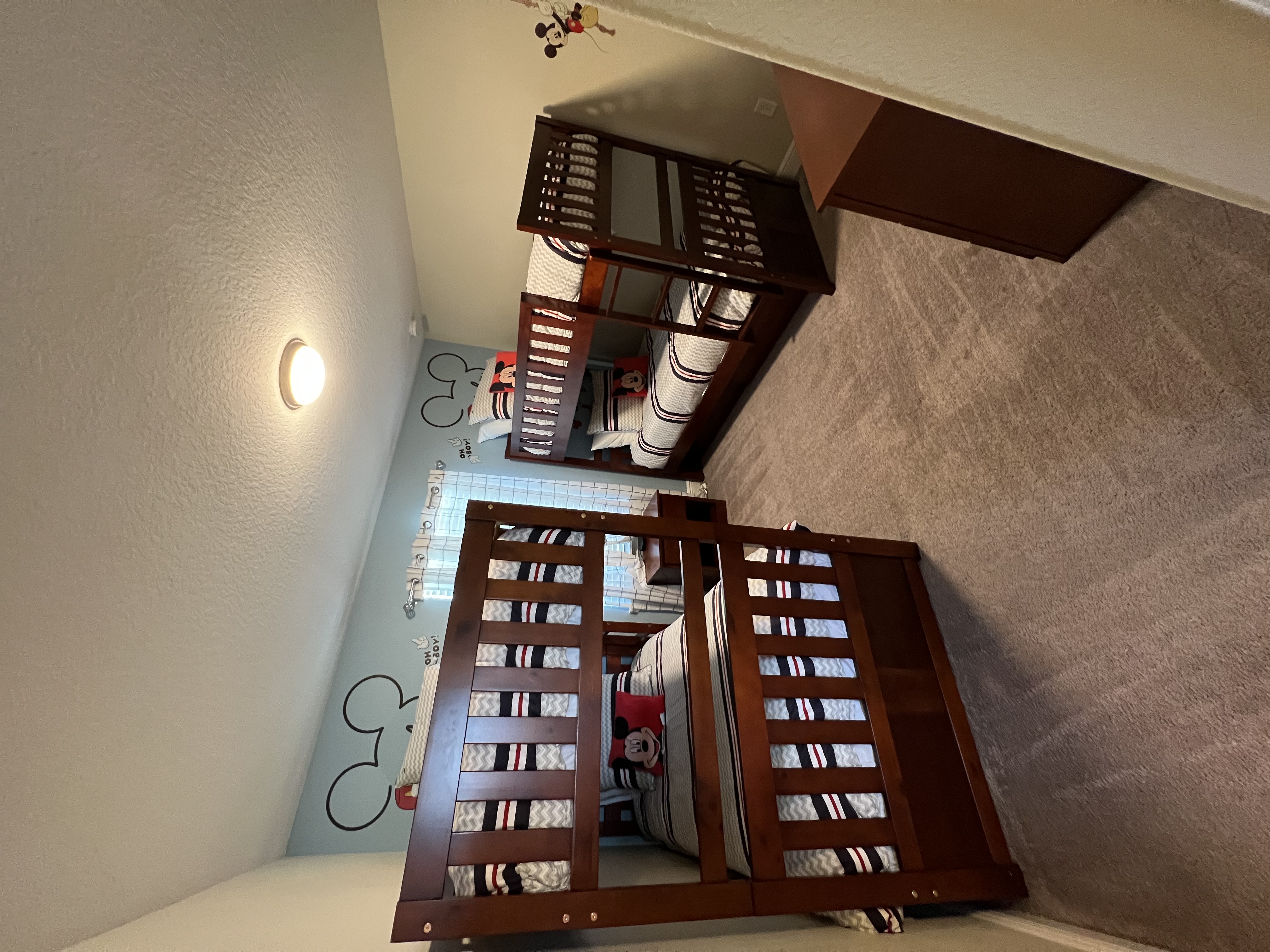 Kids double bunk bedroom