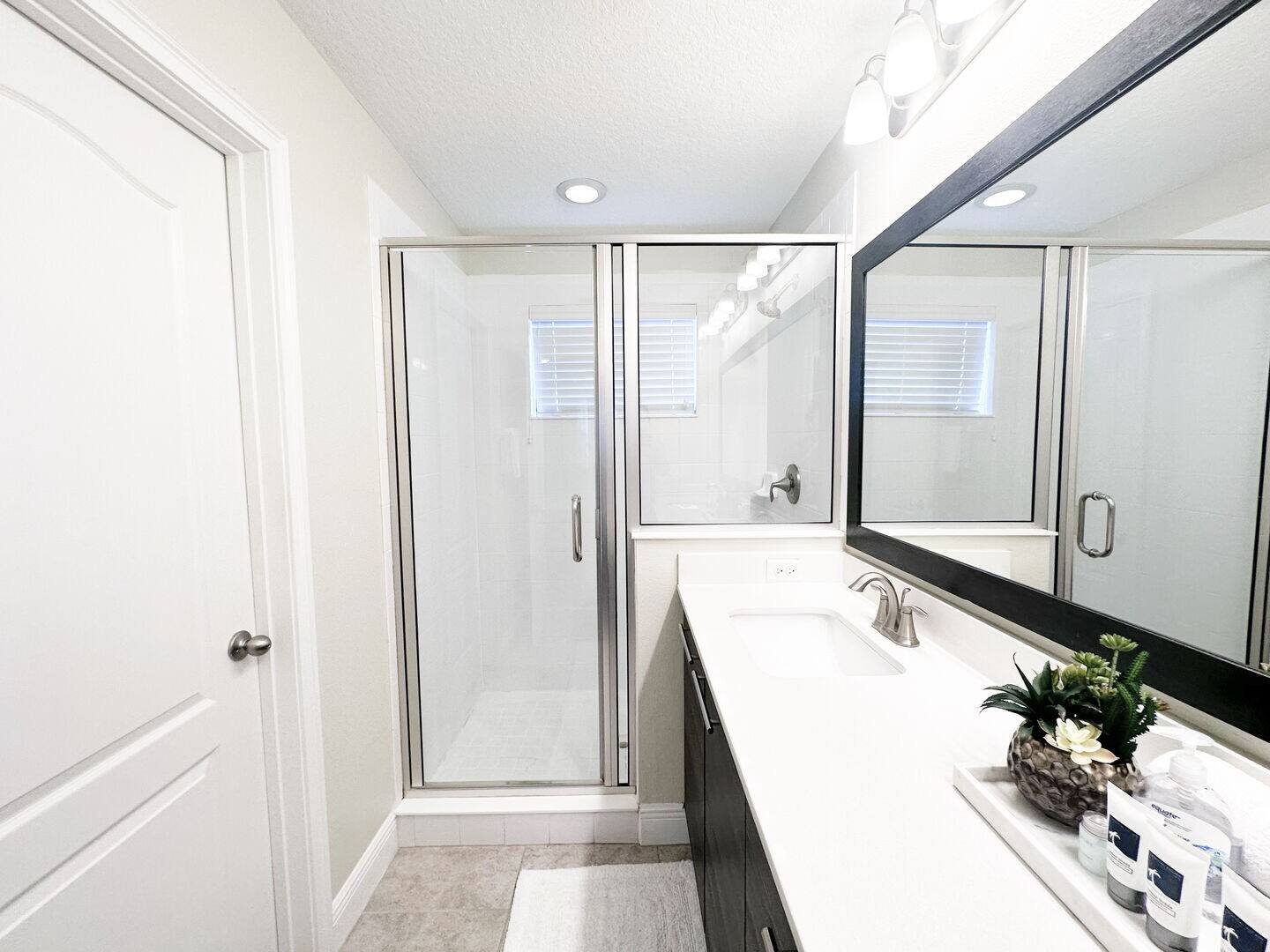 Upstairs master en-suite